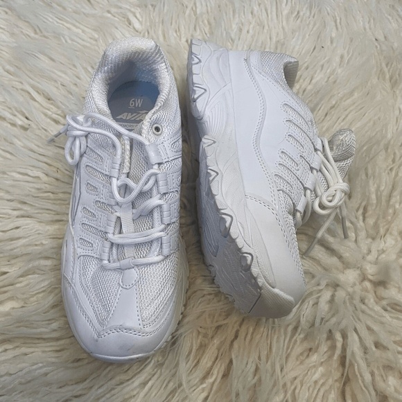 NWOT Avia Womens Memory Foam Lace-up Elevated Athletic Sneakers White Size 6 - Picture 1 of 5